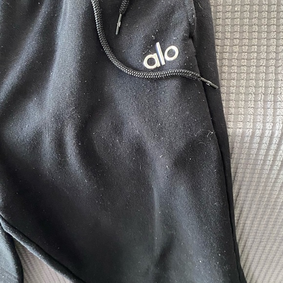 ALO Yoga Black Joggers - Picture 6 of 11